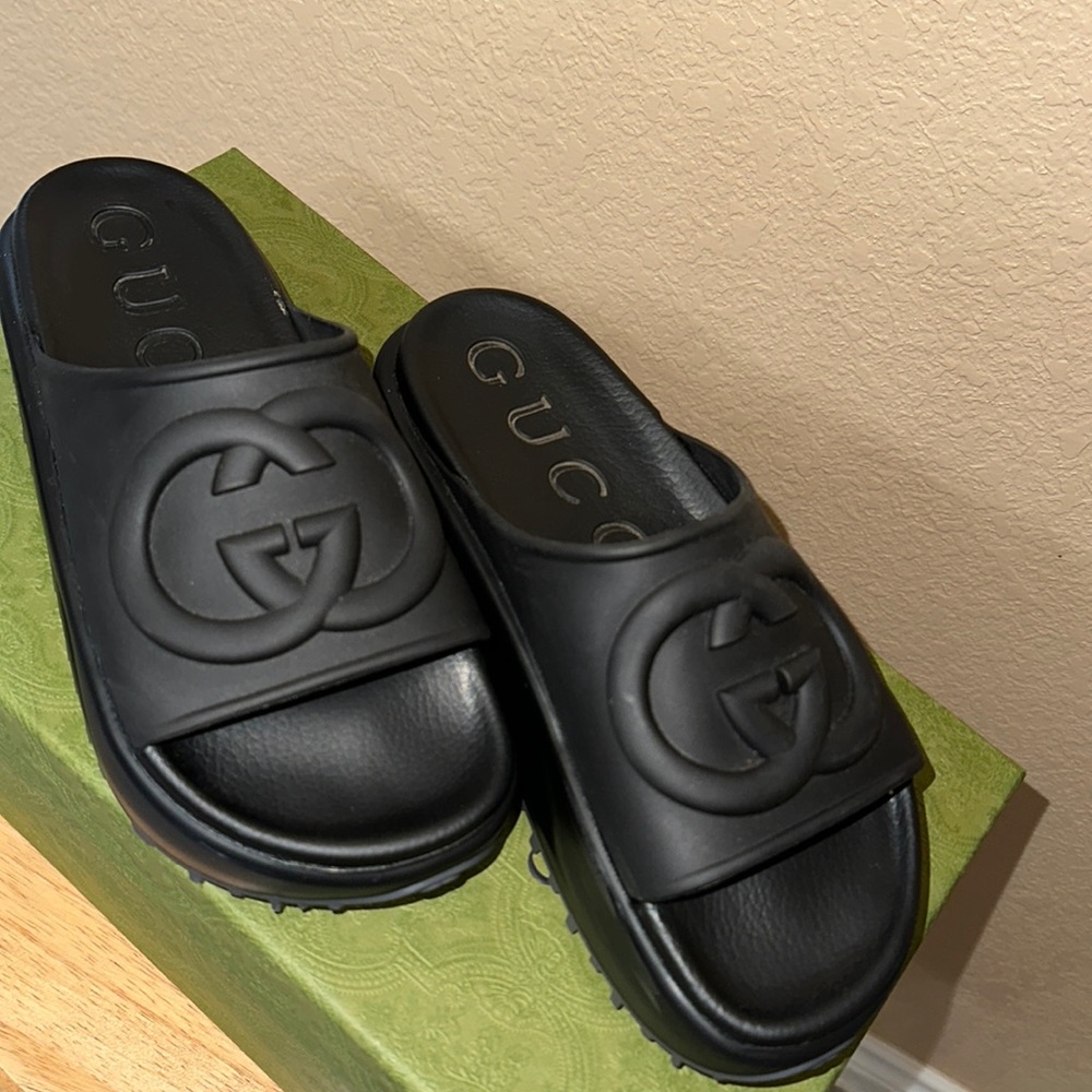 Woman’s Gucci slides